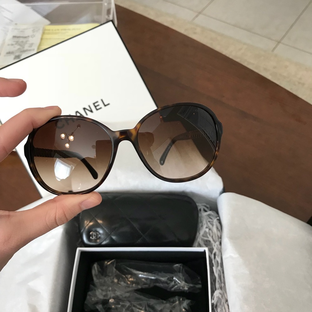 ❌❌SOLD❌❌ CHANEL Women’s Sunglasses Havana Brown - Picture 5 of 8